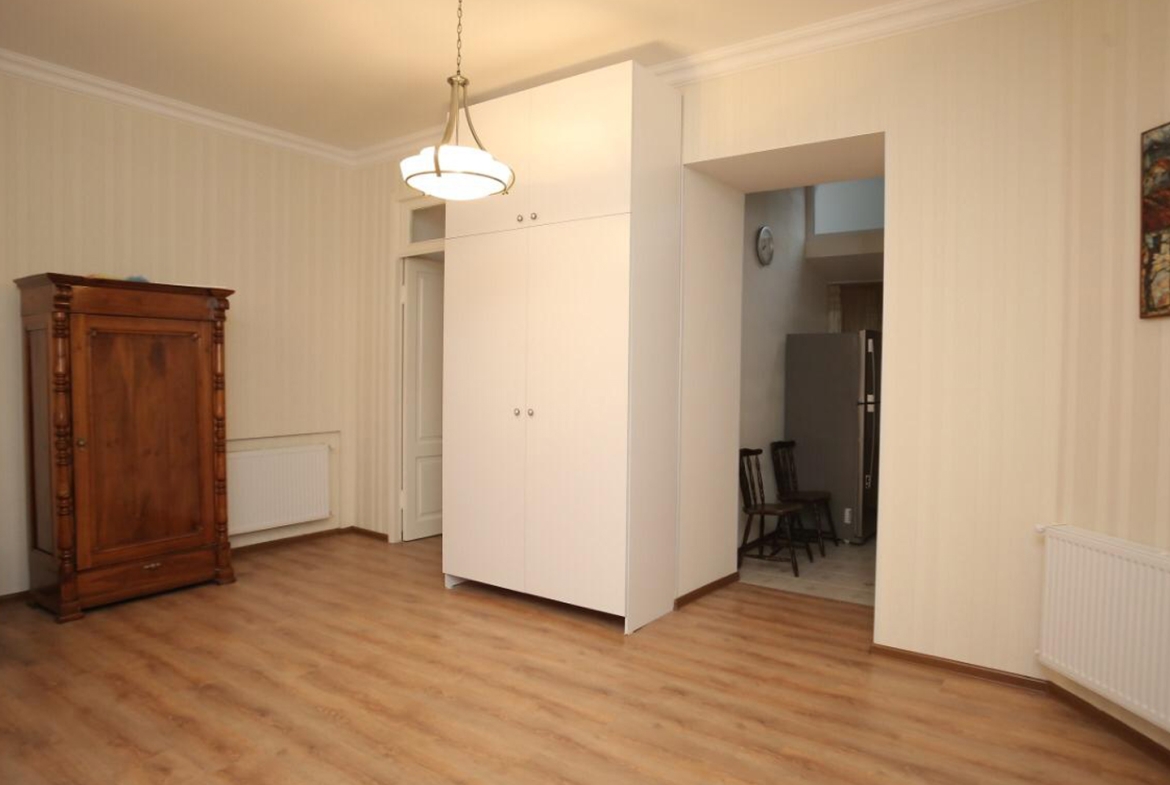 One bedroom apartment in Sololaki for sale (9)