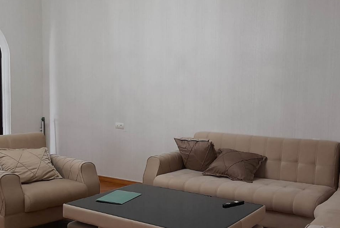 Three Bedroom Apartment In Mtatsminda For Rent (12)