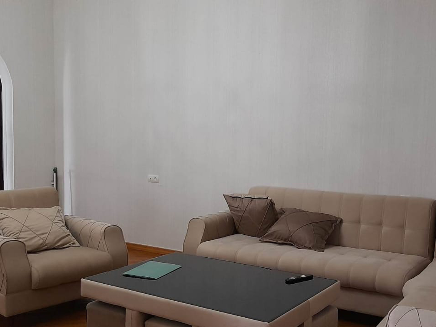 Three Bedroom Apartment In Mtatsminda For Rent (12)