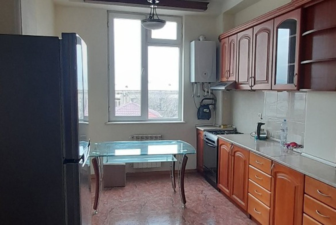 Three Bedroom Apartment In Mtatsminda For Rent (6)