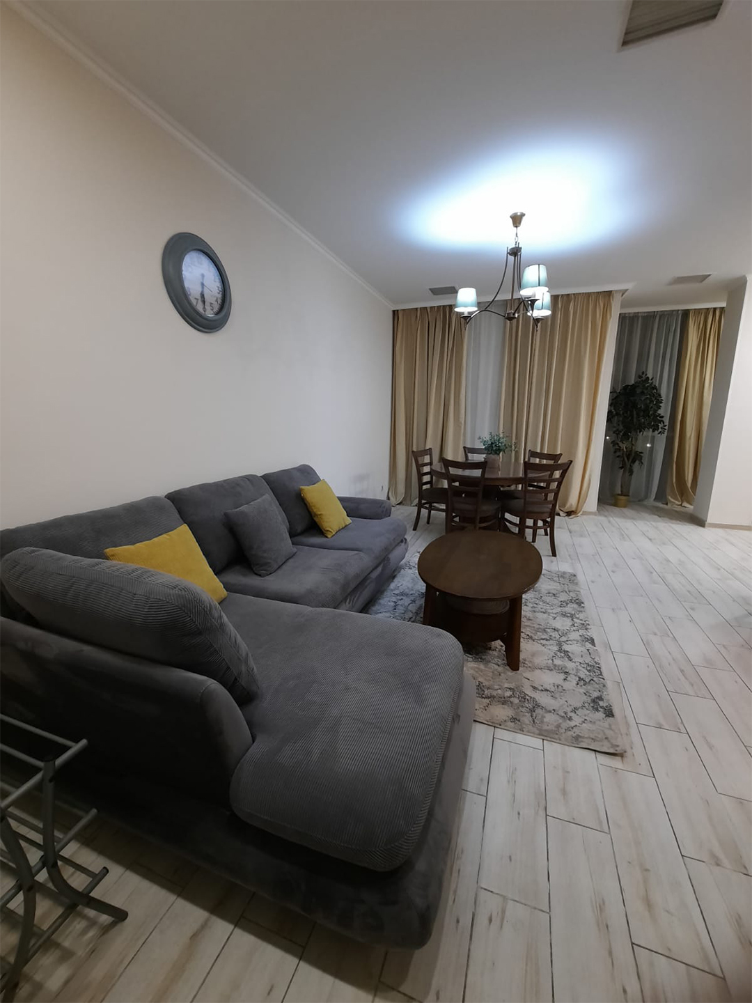 Two bedroom apartment in Mtatsminda for rent (2)