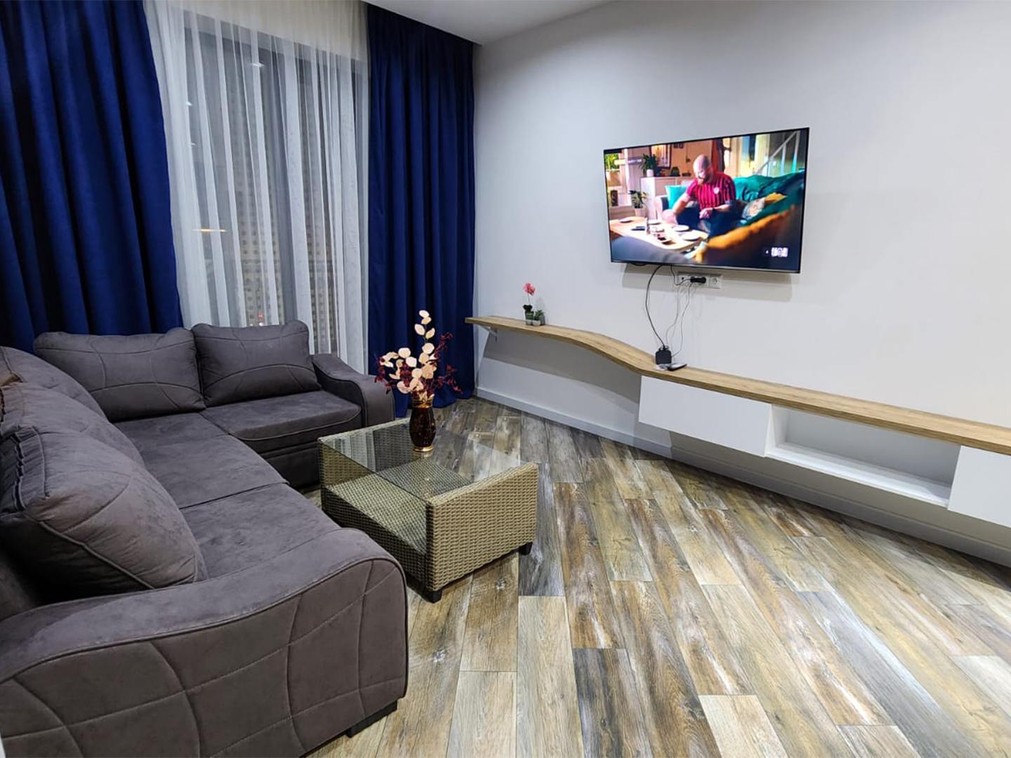 2 bedroom apartment for rent in Lisi Simetria complex