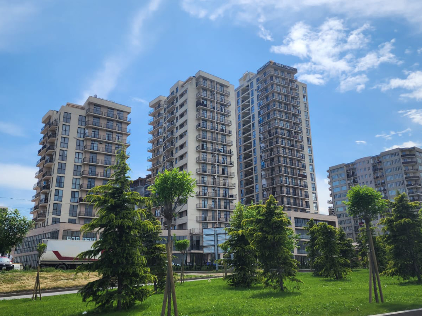 1 bedroom apartment for rent in York Tower Didi Digomi complex