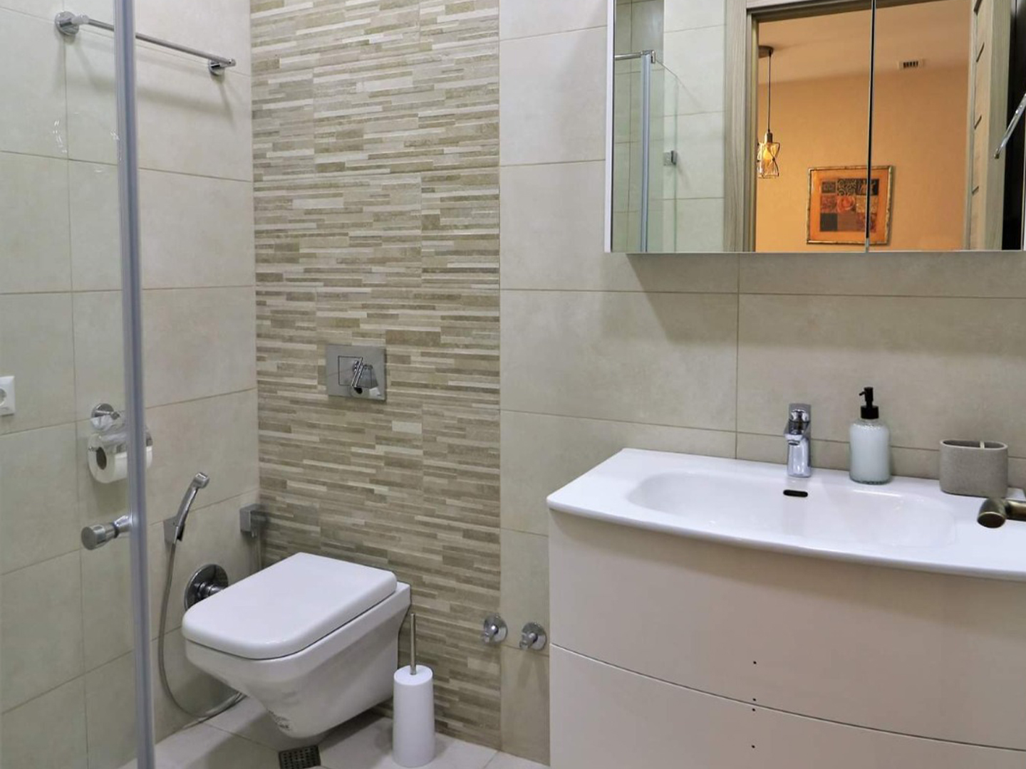 2 bedroom apartment for rent in King David Residence