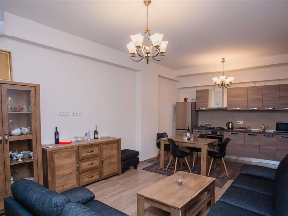 آپارتمان دو خوابه در صبورتالو اجاره داده می شود 8 This two-bedroom apartment in Saburtalo is for rent (3)