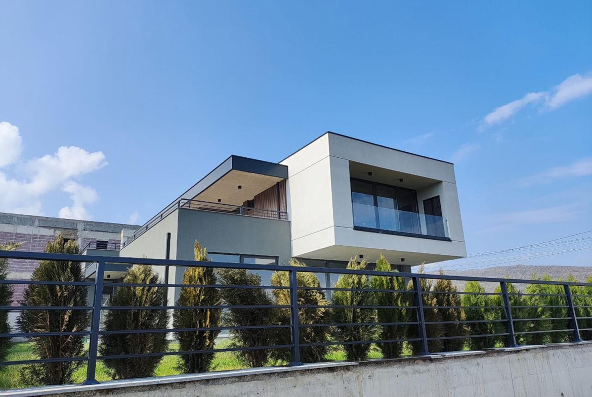 Black frame villa in Tkhinvala for sale (1)