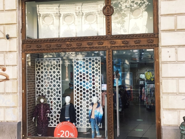 Commercial space for rent on Rustaveli 1